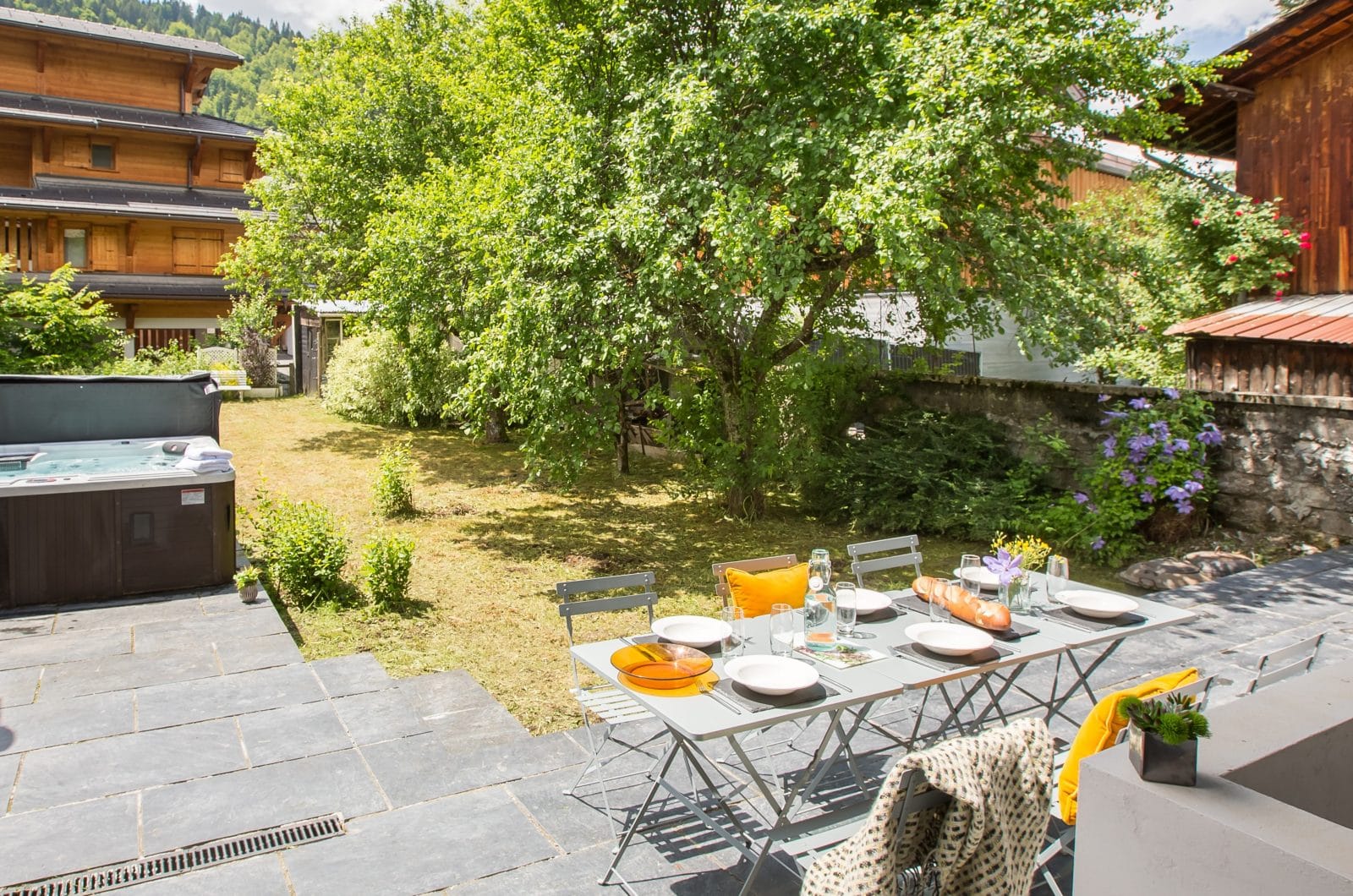 ElevationAlps Ferme Colline Terrace, Dining and Garden