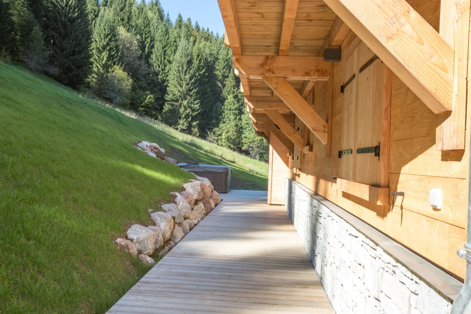 Elevation Alps - Altaka 4 - Summer Rear Towards Hot Tub