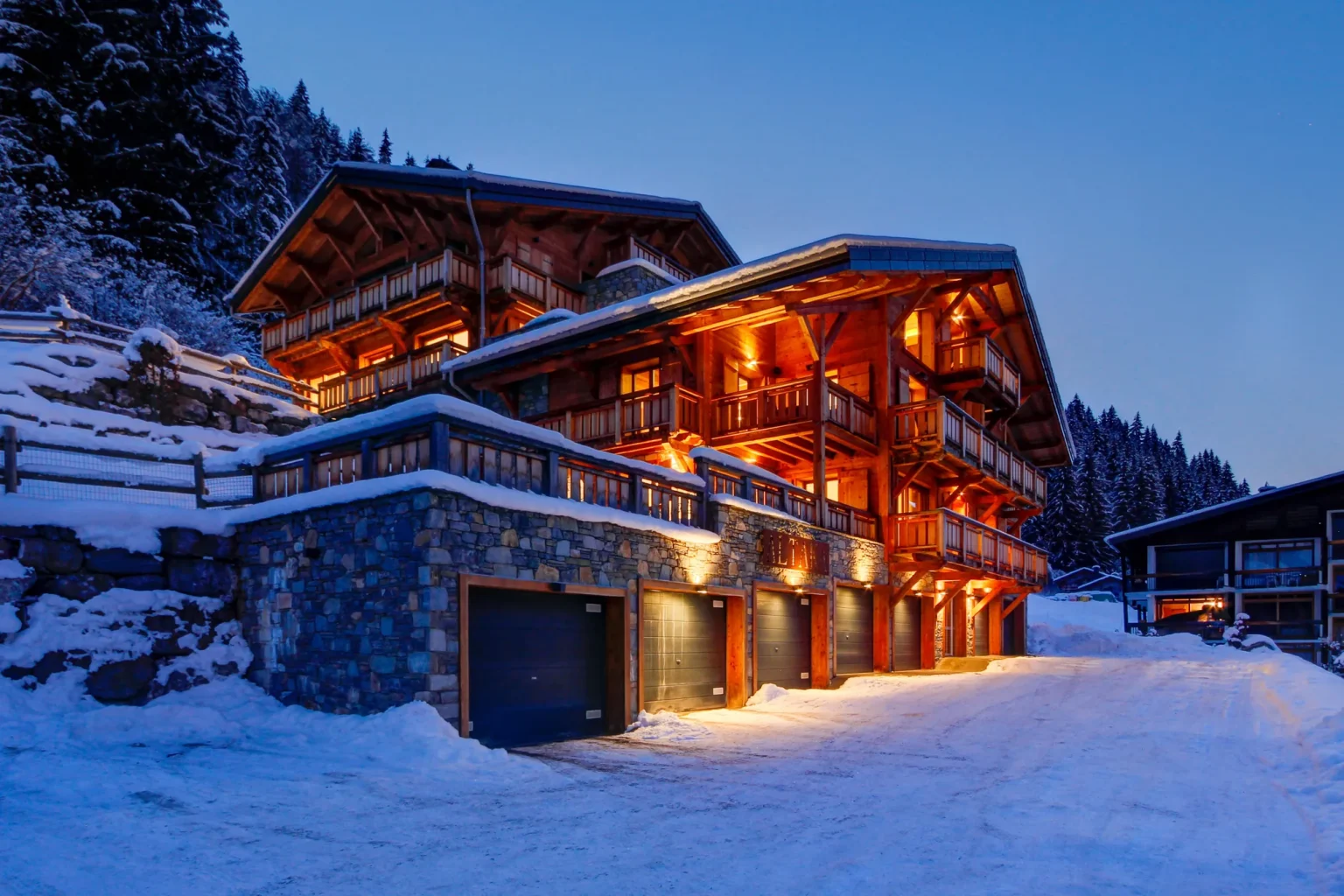 Elevation Alps - Altaka 4 - Winter Exterior Snow