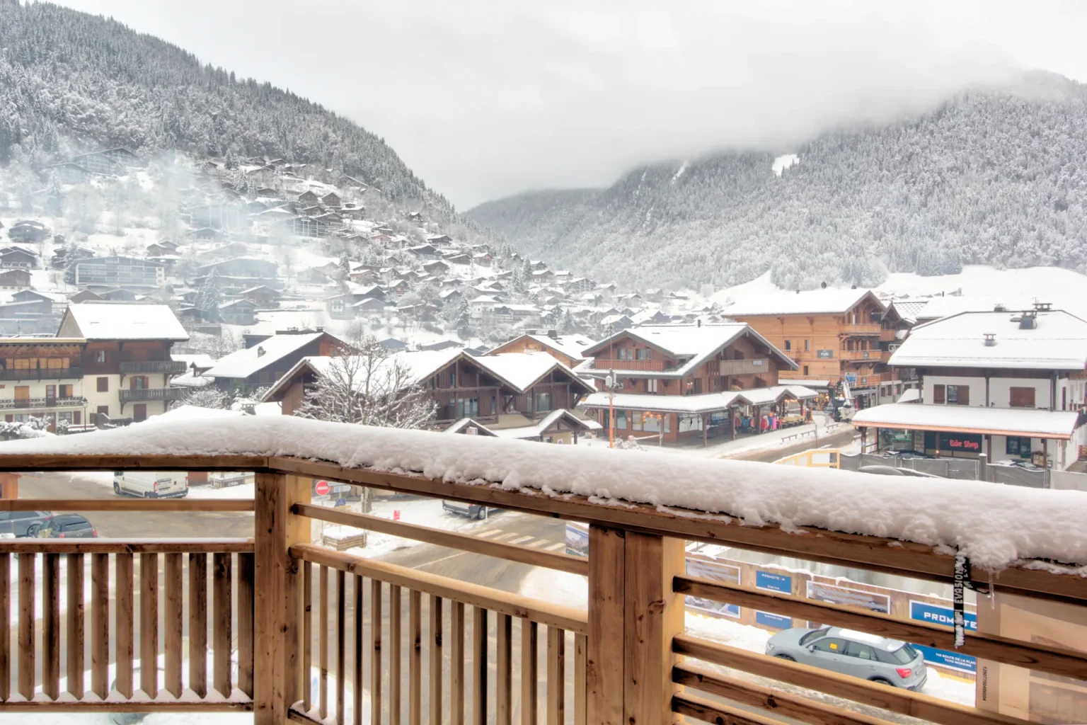Bonheur - Balcony View