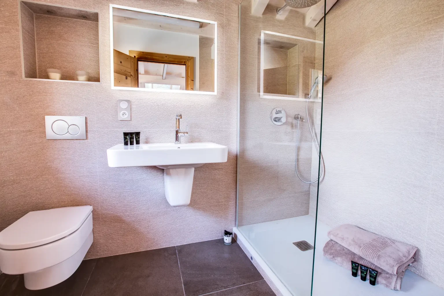 Elevation Alps - Chalet L'Anton - Bedroom 2 Ensuite