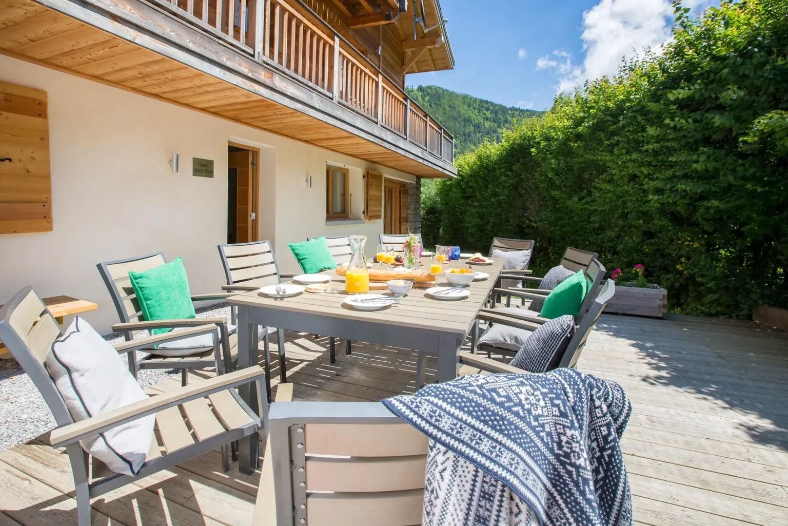 Chalet North Star - Summer Chairs