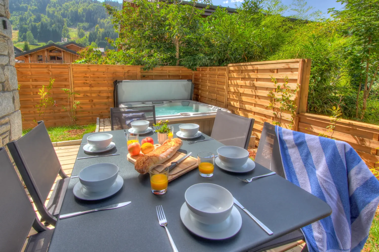 Elevation Alps - Cosmiques - Summer Outdoor Dining