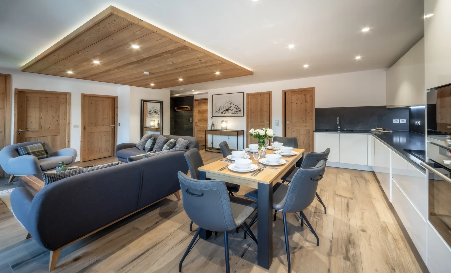 Hibou- Kitchen and dining area
