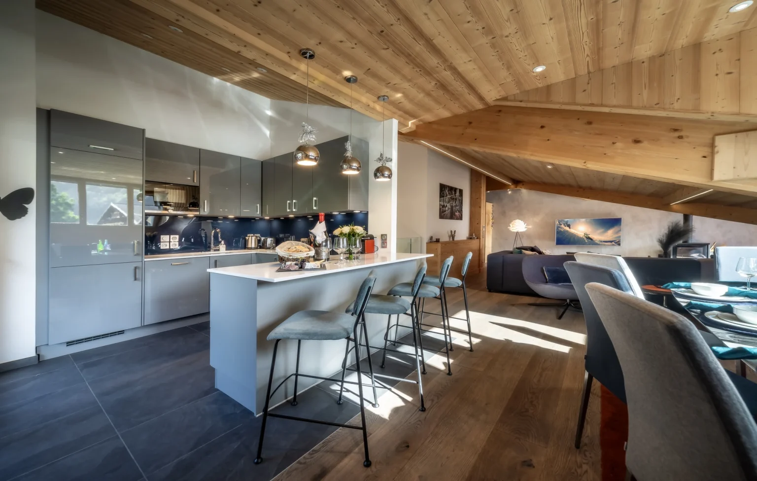 Papillon - Kitchen with breakfast bar