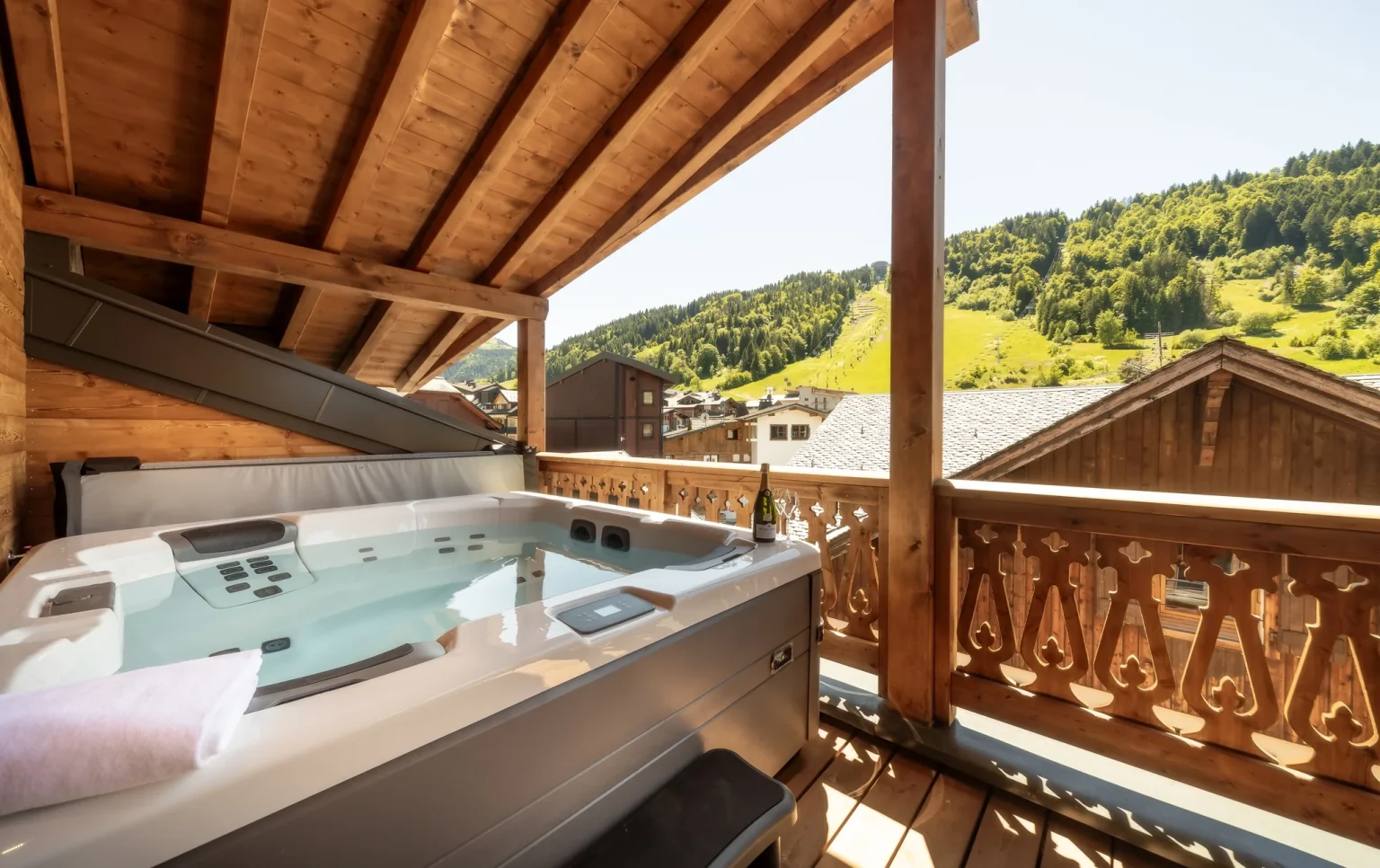 hot tub at penthouse snowgum with view to pleney