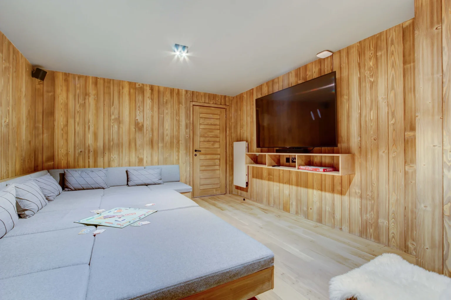 Mesange Azuree - TV Room