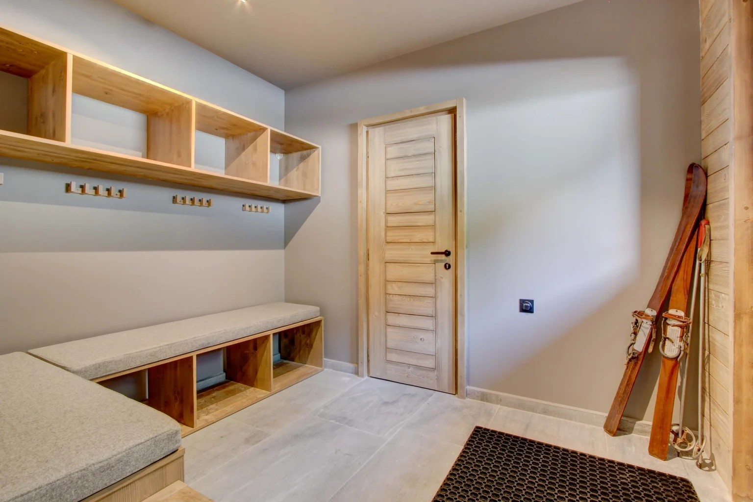 Mesanges Azuree Boot & Ski Room