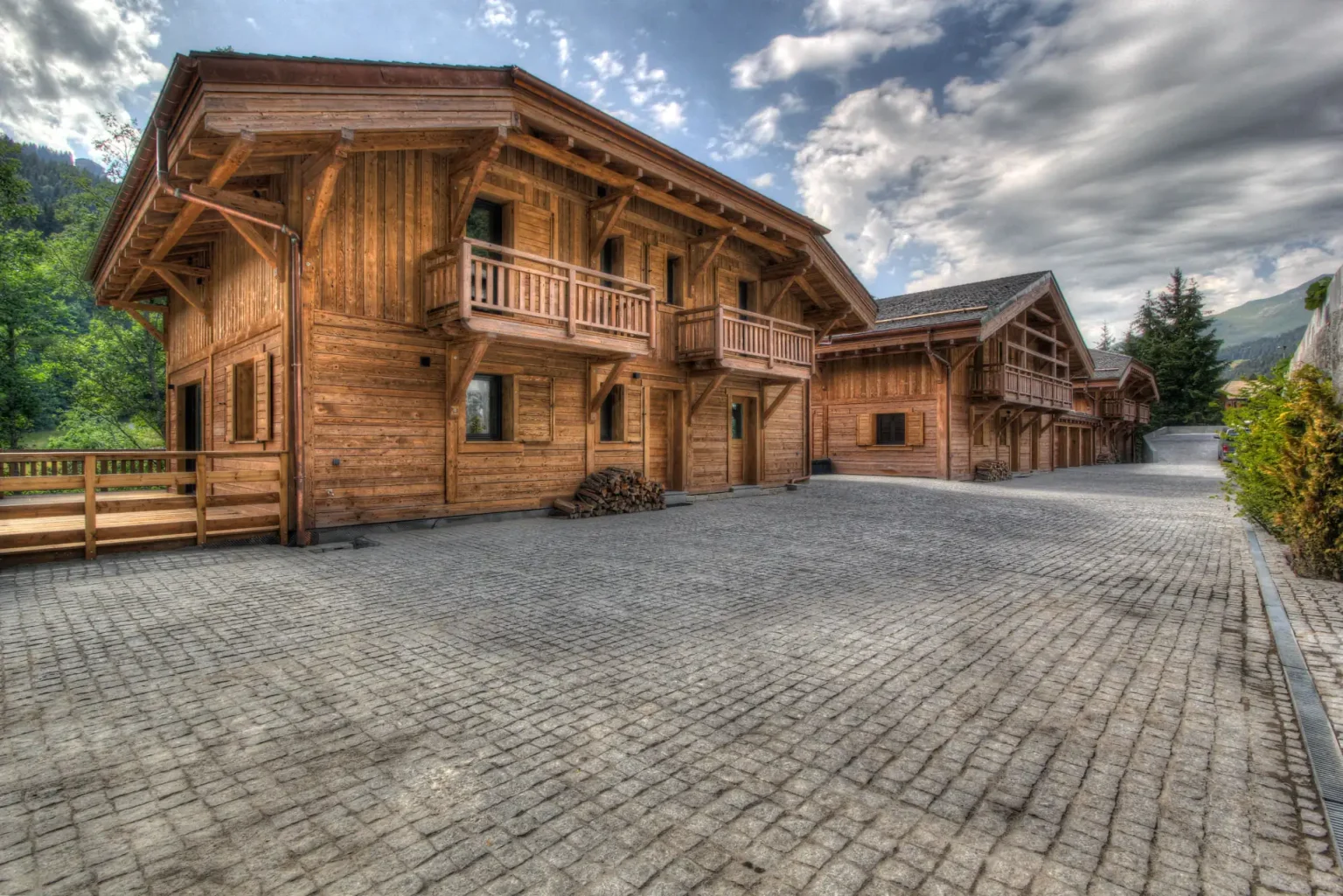 Mesange Chalets - Private Drive