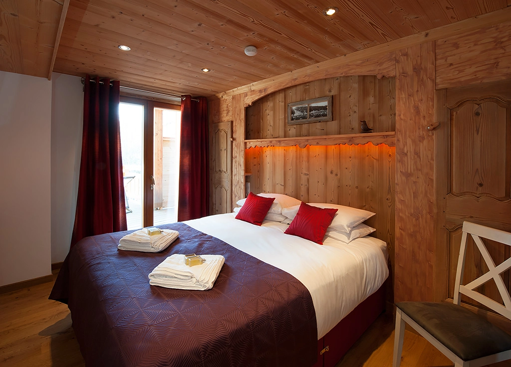 Morzine Immobilier - Chalet Kaila - Bedroom 1