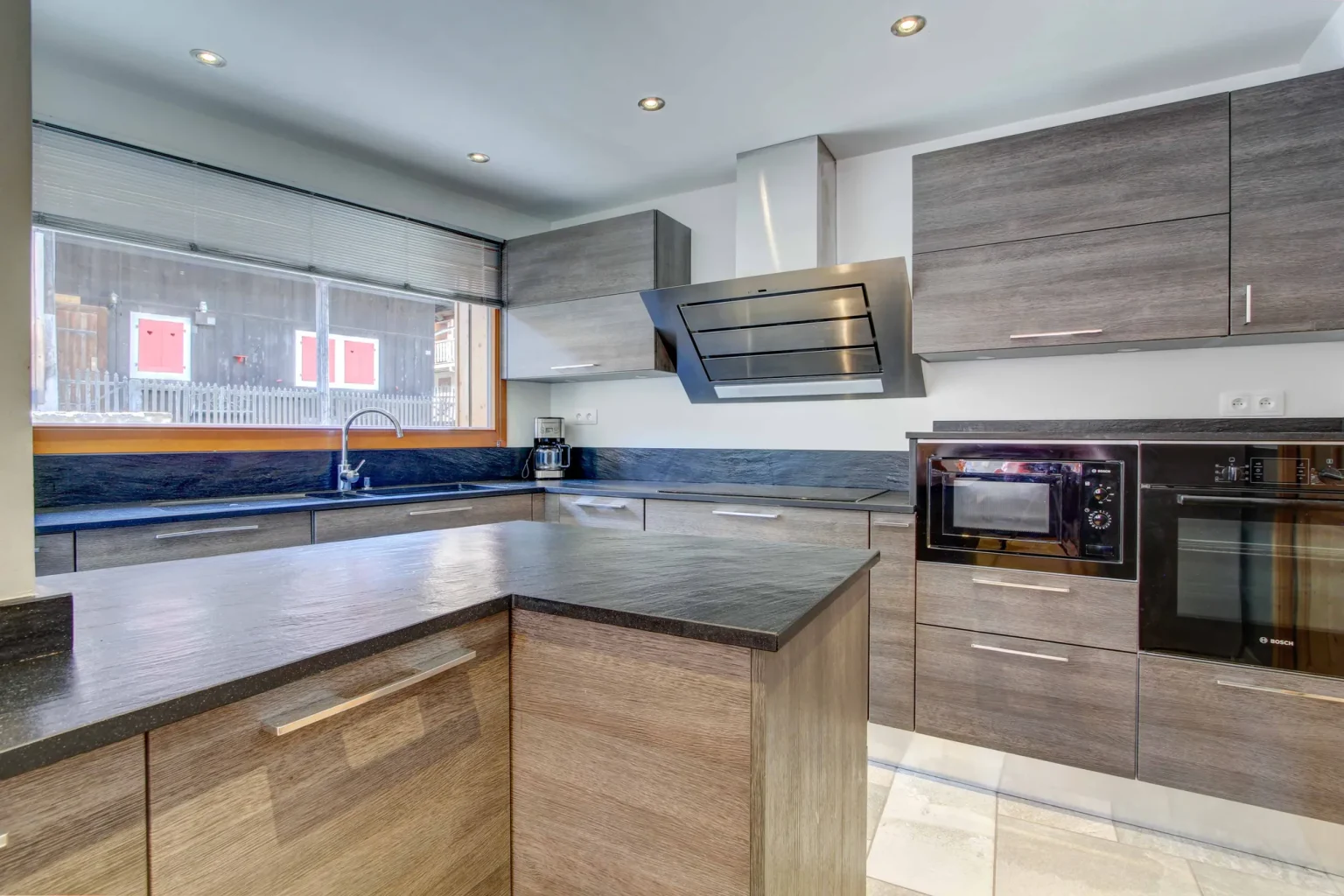 Morzine Immobilier - Chalet Kaila - Kitchen