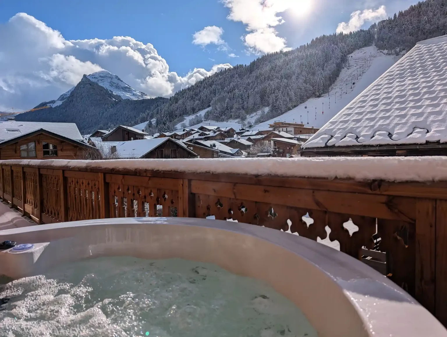 Elevation Alps - Belle Combe - Snow Hot Tub View