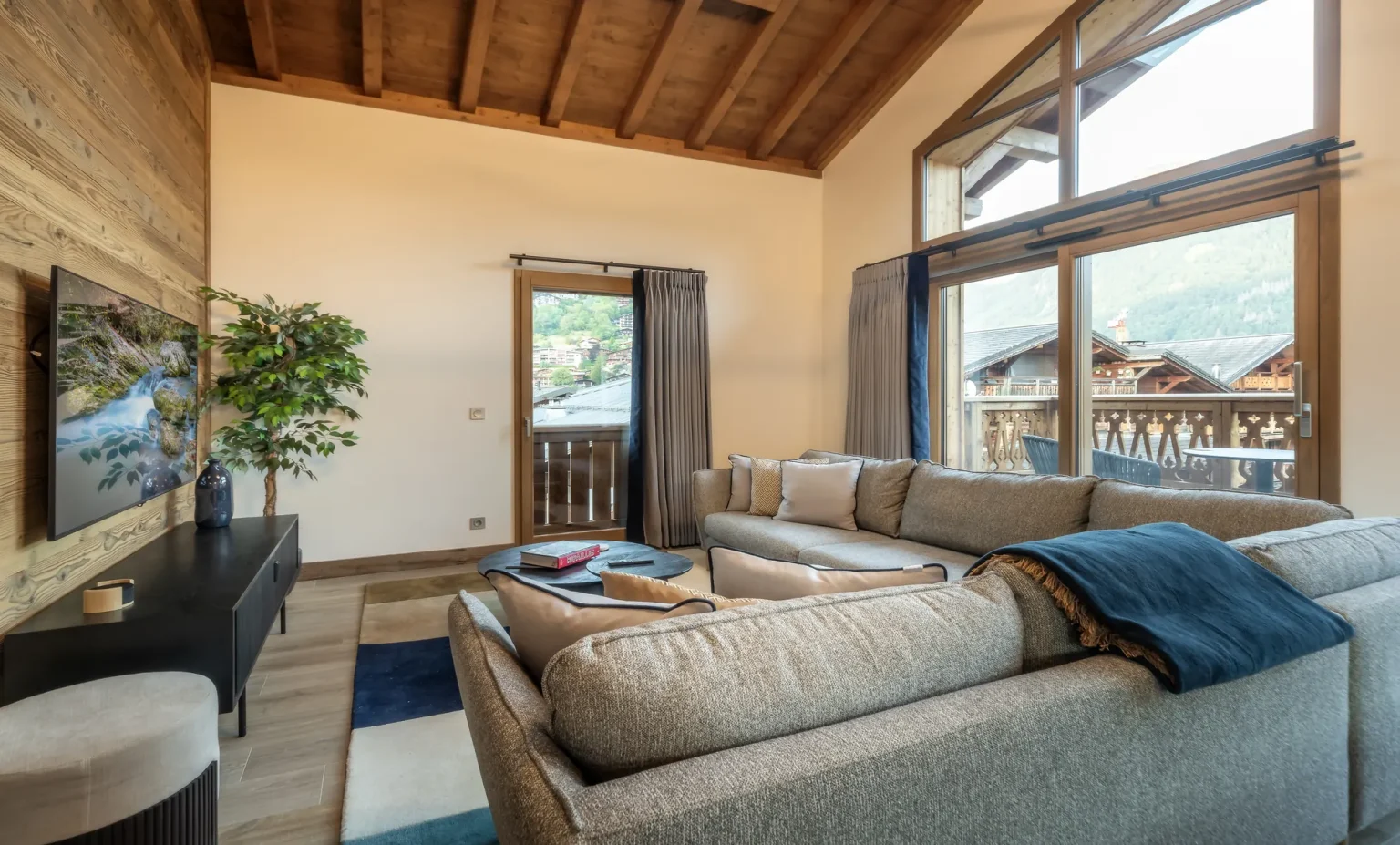 Elevation Alps - Belle Combe - TV Area
