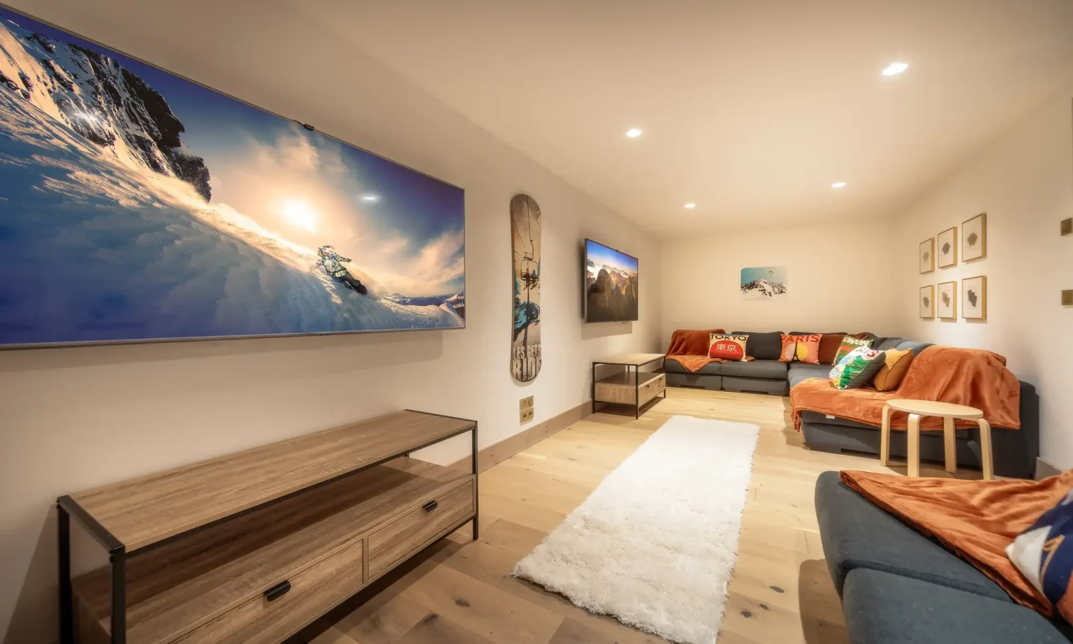 Elevation Alps - Chalet Fraser- Cinema Room
