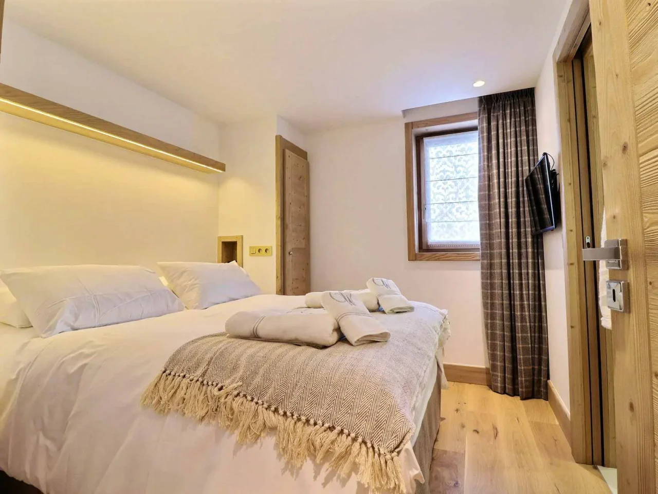 Elevation Alps - Chalet Fraser - bedroom 1