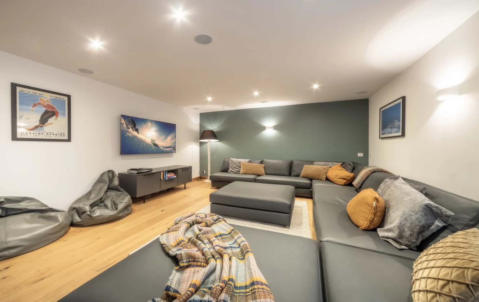 Elevation Alps - La Ferme - TV & Games Room