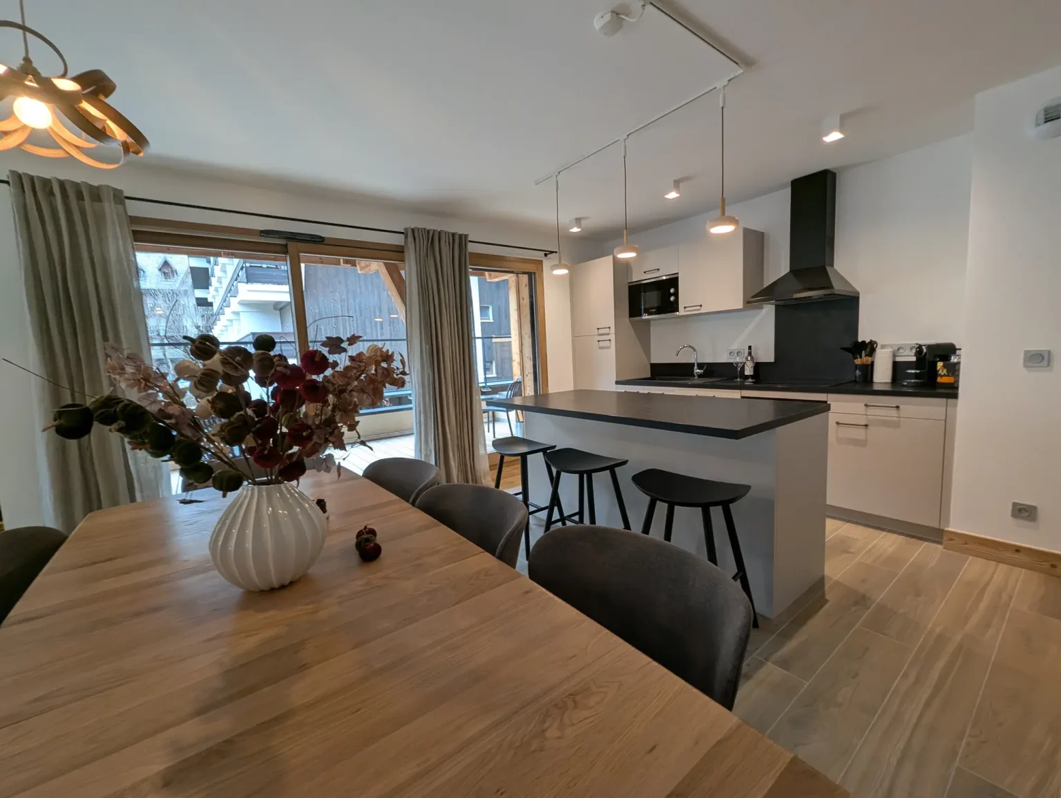 Elevation Alps - Margaux - Dining & Kitchen