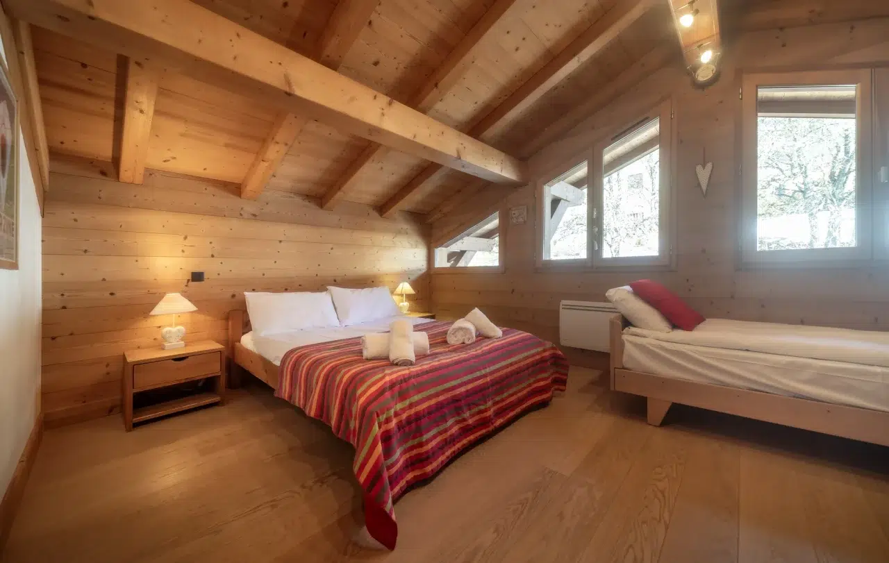 Elevation Alps- Chalet Sunnyside-Bedroom 2 triple room