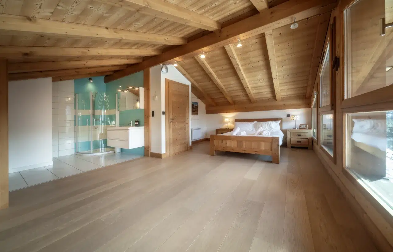 Elevation Alps- Chalet Sunnyside-Master bedroom and shower room