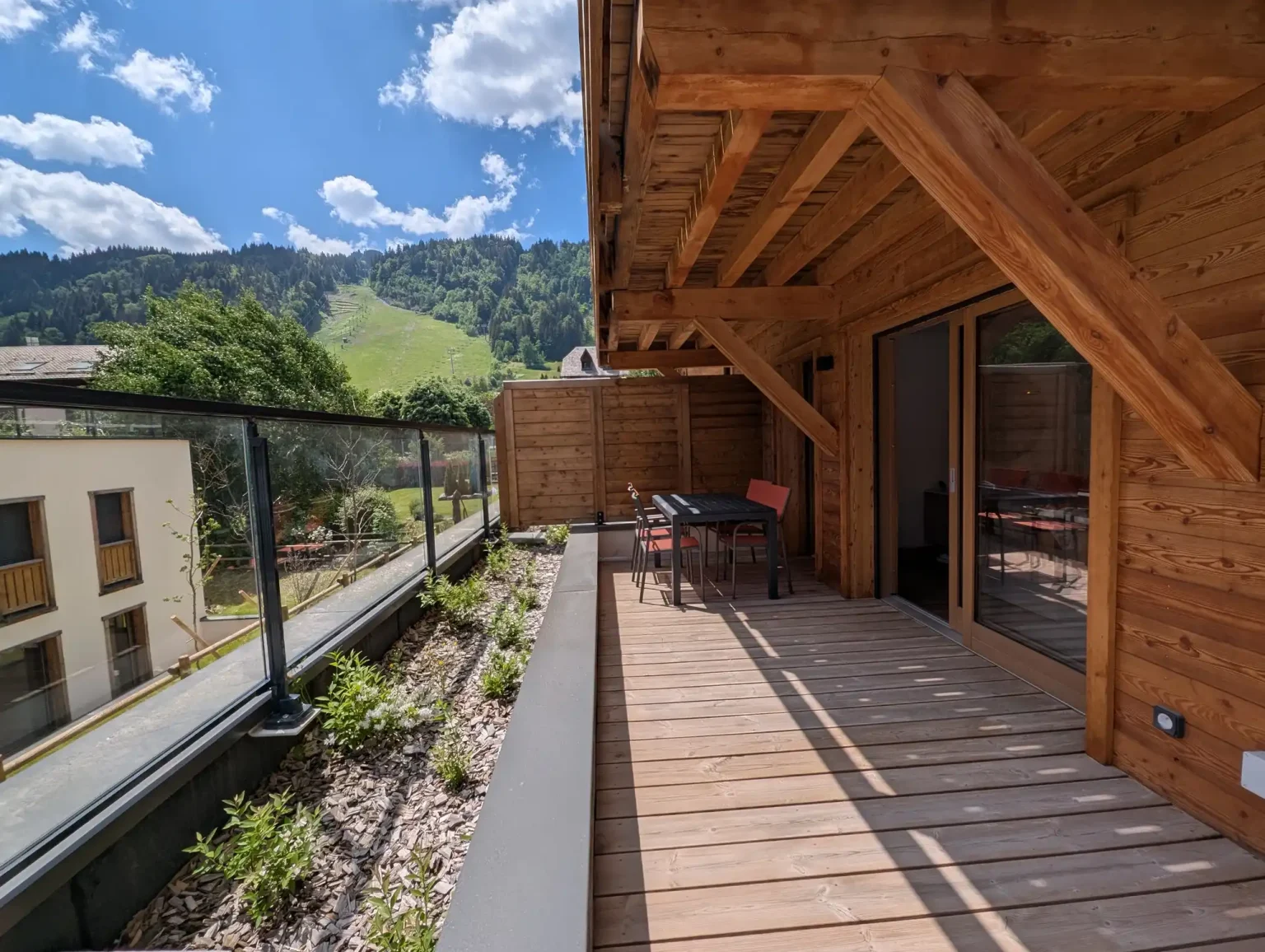 Elevation Alps - Clara - Terrace & View