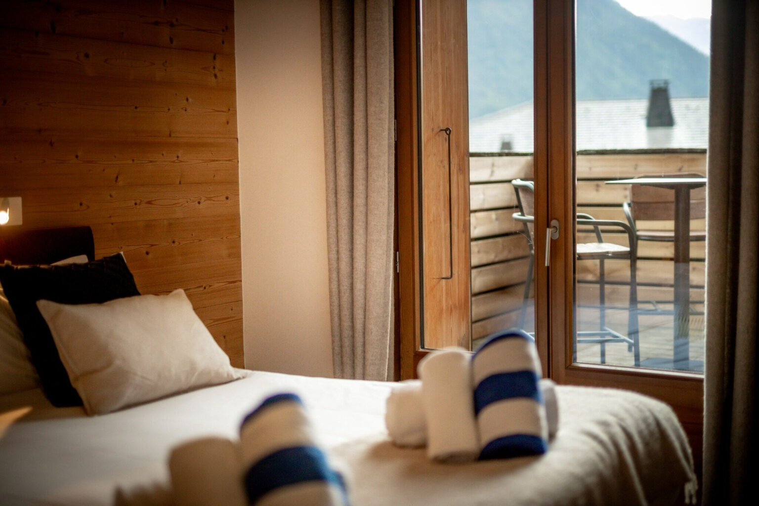 Elevation Alps - Altaka 4 - Bedroom 1 -terrace
