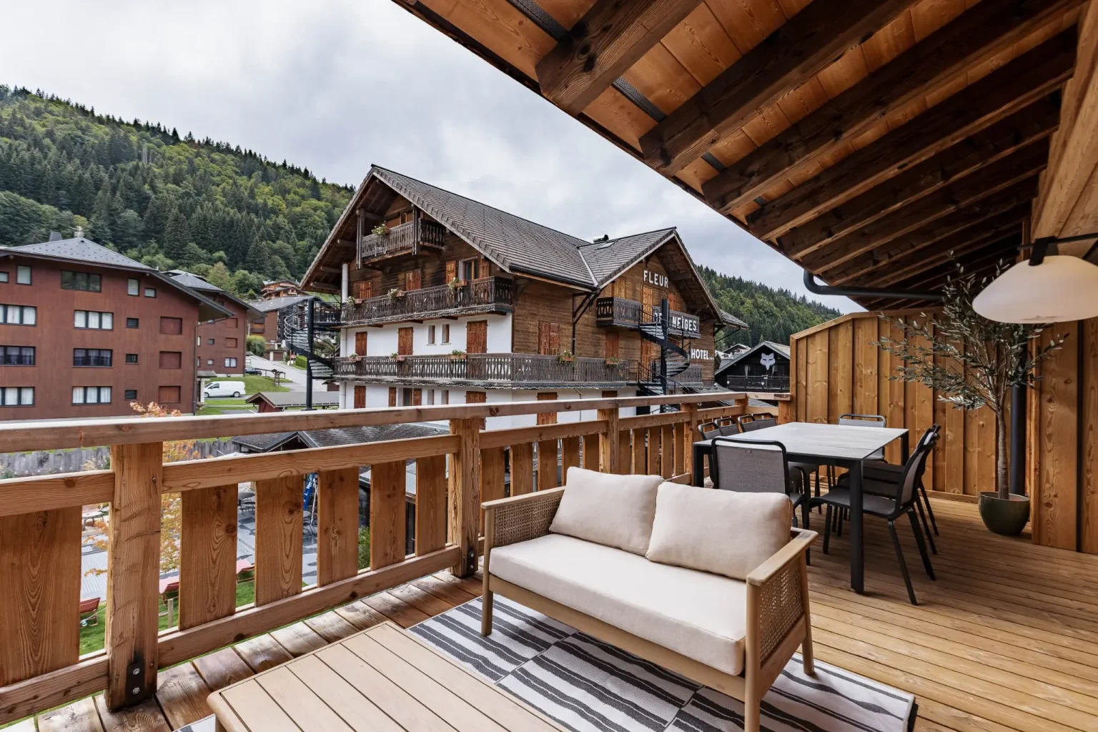 outdoor dining and lounging